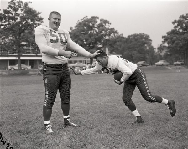 1957 Earl Putman Sam McWhirter Chicago Cardinals "Chicago Sun-Times" Original 4" x 5" B & W Negative (Chicago Sun-Times Archives/MEARS Photo LOA)