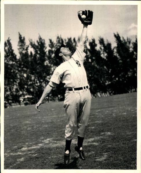 1930s Joe DiMaggio New York Yankees "The Sporting News Collection Archives" Original Photo (Sporting News Collection Hologram/MEARS Photo LOA)