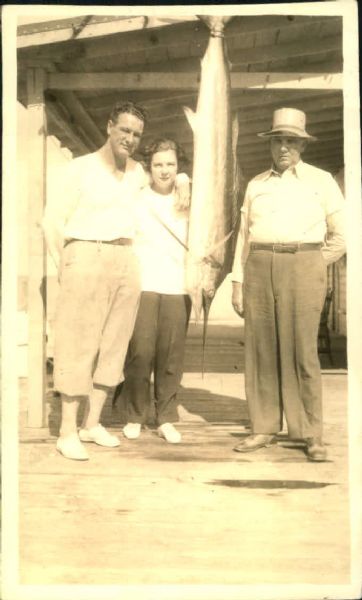 1930s circa Lou Gehrig New York Yankees "The Sporting News Collection Archives" Original 3.5" x 5.75" Photo (Sporting News Collection Hologram/MEARS Photo LOA)