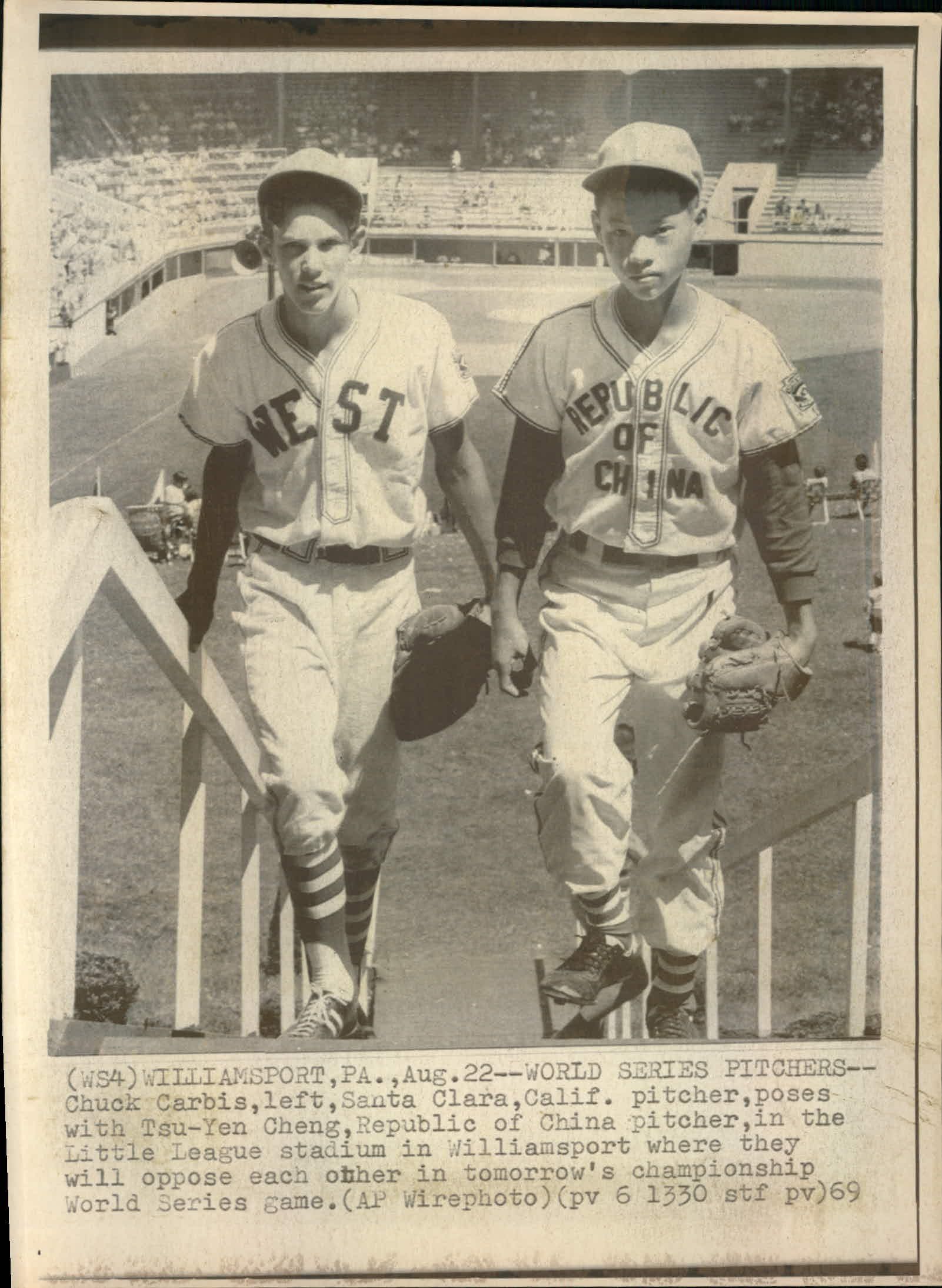 Lot Detail - 1969 Montreal Expos Official Yearbook