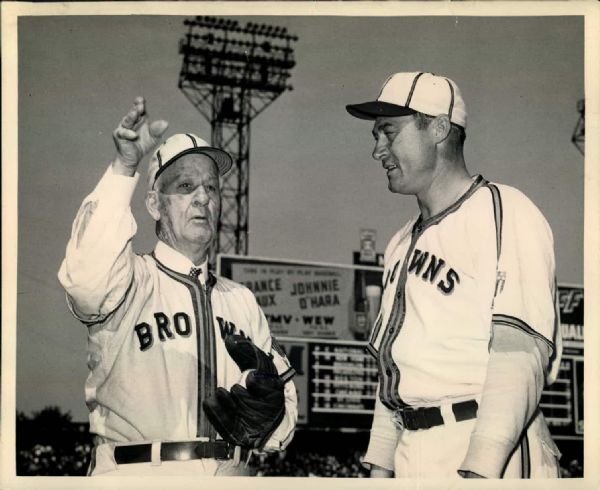 1944-45 circa Arlie Latham St. Louis Browns "The Sporting News Collection Archives" Original 8" x 10" Photo (Sporting News Collection Hologram/MEARS Photo LOA)