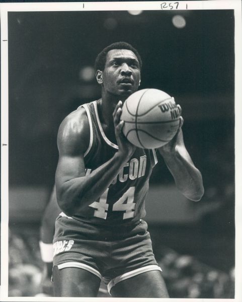 1982 Elvin Hayes Houston Rockets "The Sporting News Collection Archives" Original Type 1 8" x 10" Photo (Sporting News Collection Hologram/MEARS Type 1 Photo LOA)