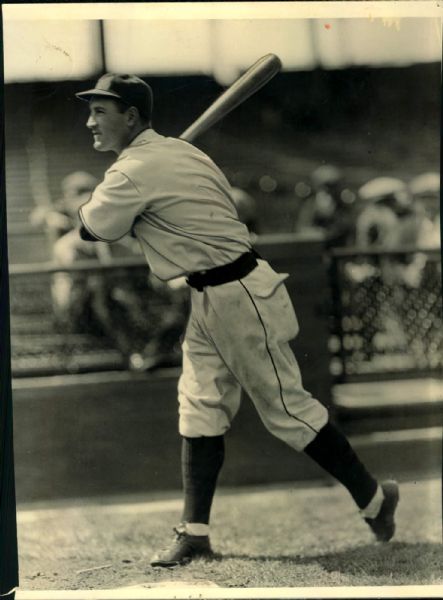 1931-32 circa Vince Barton Chicago Cubs "The Sporting News Collection Archives" Original 7" x 10" Photo (Sporting News Collection Hologram/MEARS Photo LOA)