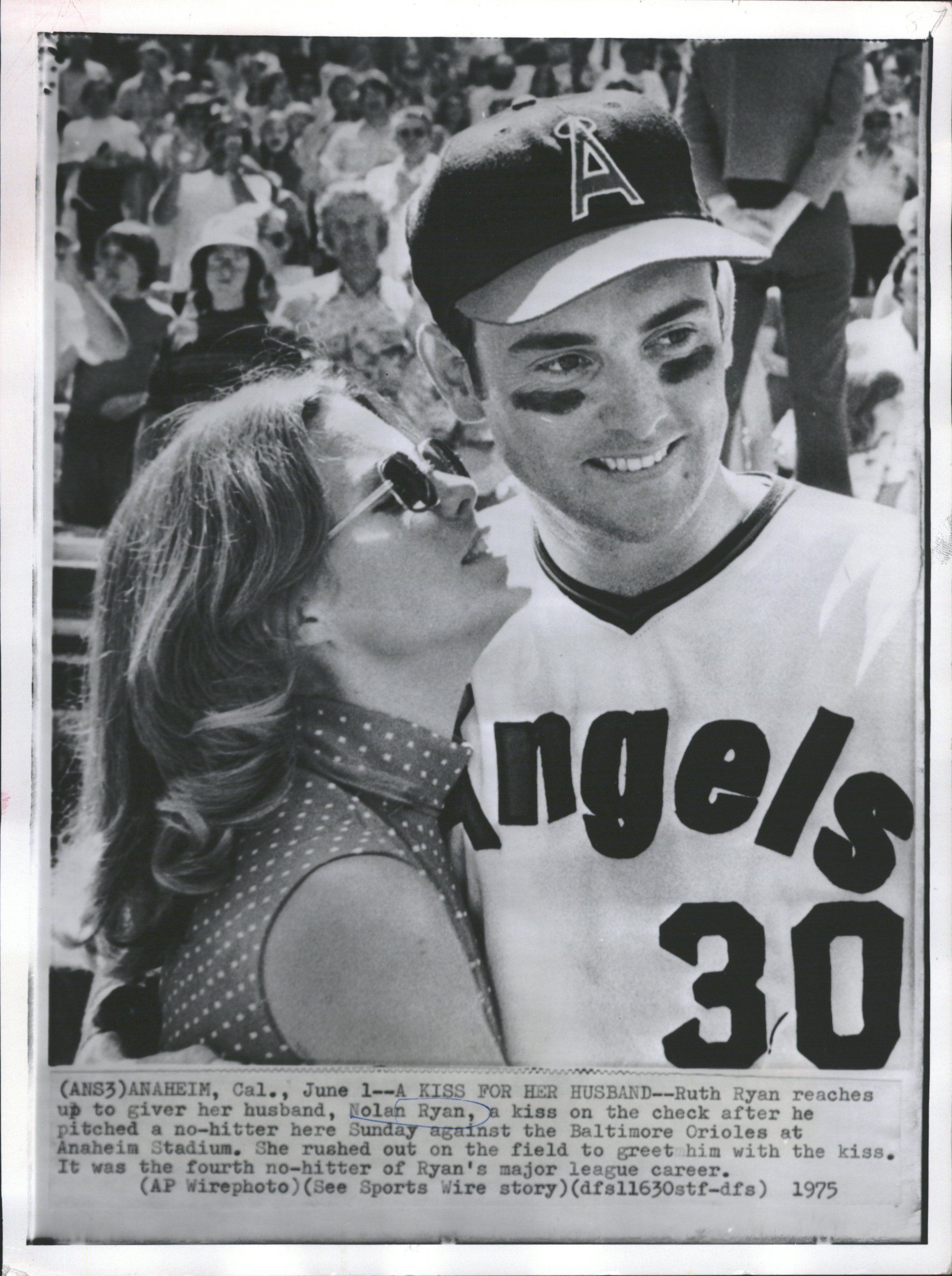 1975 Topps #500 Nolan Ryan California Angels 7644 海外 即決-