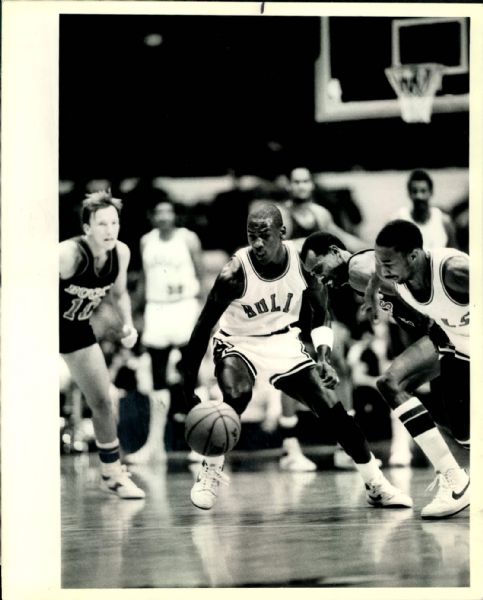 1984 Michael Jordan Chicago Bulls Rookie Season "Chicago Sun-Times" Original Type 1 8" x 10" Photo (Sun Times Hologram/MEARS Type 1 Photo LOA)