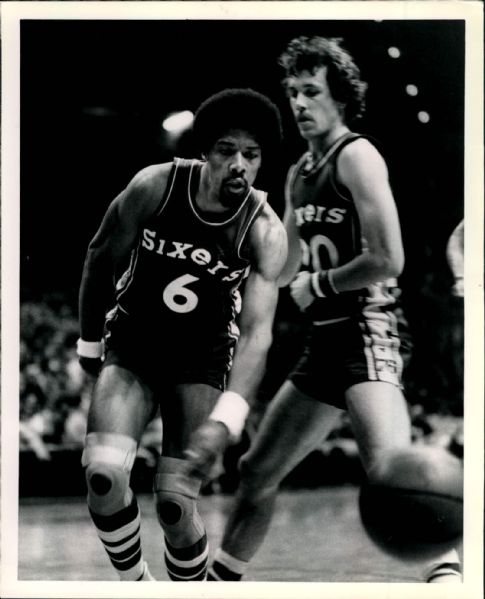 1978 Julius Erving (Dr. J) Philadelphia 76ers "Chicago Sun-Times" Original Type 1 8" x 10" Photo (Sun Times Hologram/MEARS Type 1 Photo LOA)