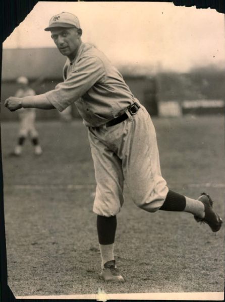 1921 Art Nehf New York Giants "The Sporting News Collection Archives" Original 5.5" x 7" Photo (Sporting News Collection Hologram/MEARS Photo LOA)