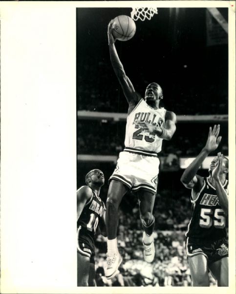 1988 Michael Jordan Chicago Bulls "Chicago Sun-Times" Original Type 1 8" x 10" Photo (Sun Times Hologram/MEARS Type 1 Photo LOA)