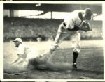 1933 Lonnie Warneke Chicago Cubs "The Sporting News Collection Archives" Original Photo (Sporting News Collection Hologram/MEARS Photo LOA)