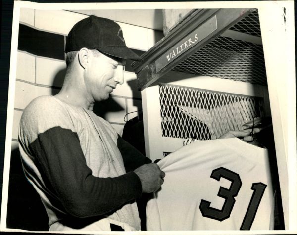 1939-48 Bucky Walter Cincinnati Reds "The Sporting News Collection Archives" Original 8" x 10" Photo (Sporting News Collection Hologram/MEARS Photo LOA)