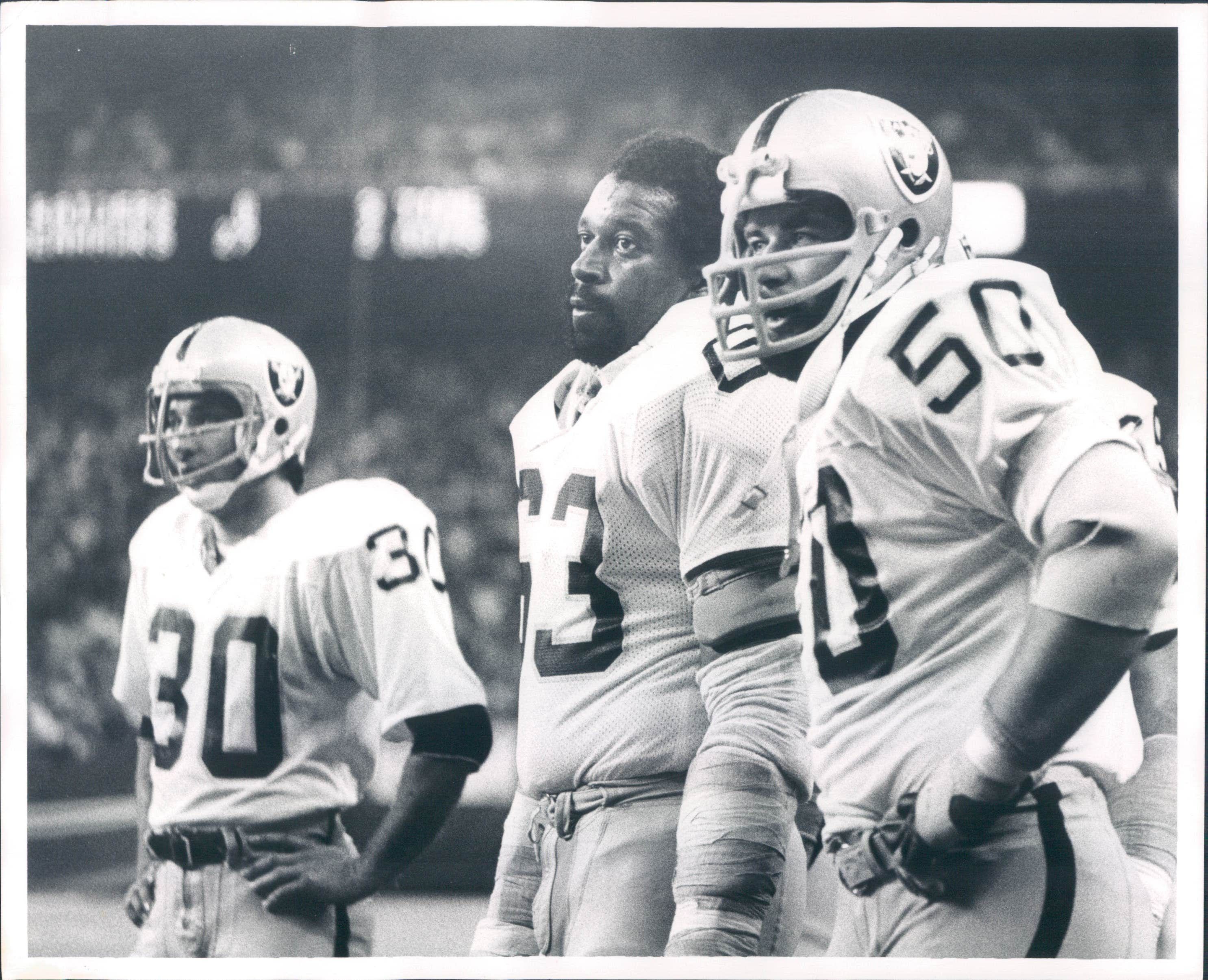 RAIDERS GENE UPSHAW SIGNED 3x5 INDEX CARD and FOOTBALL CARD