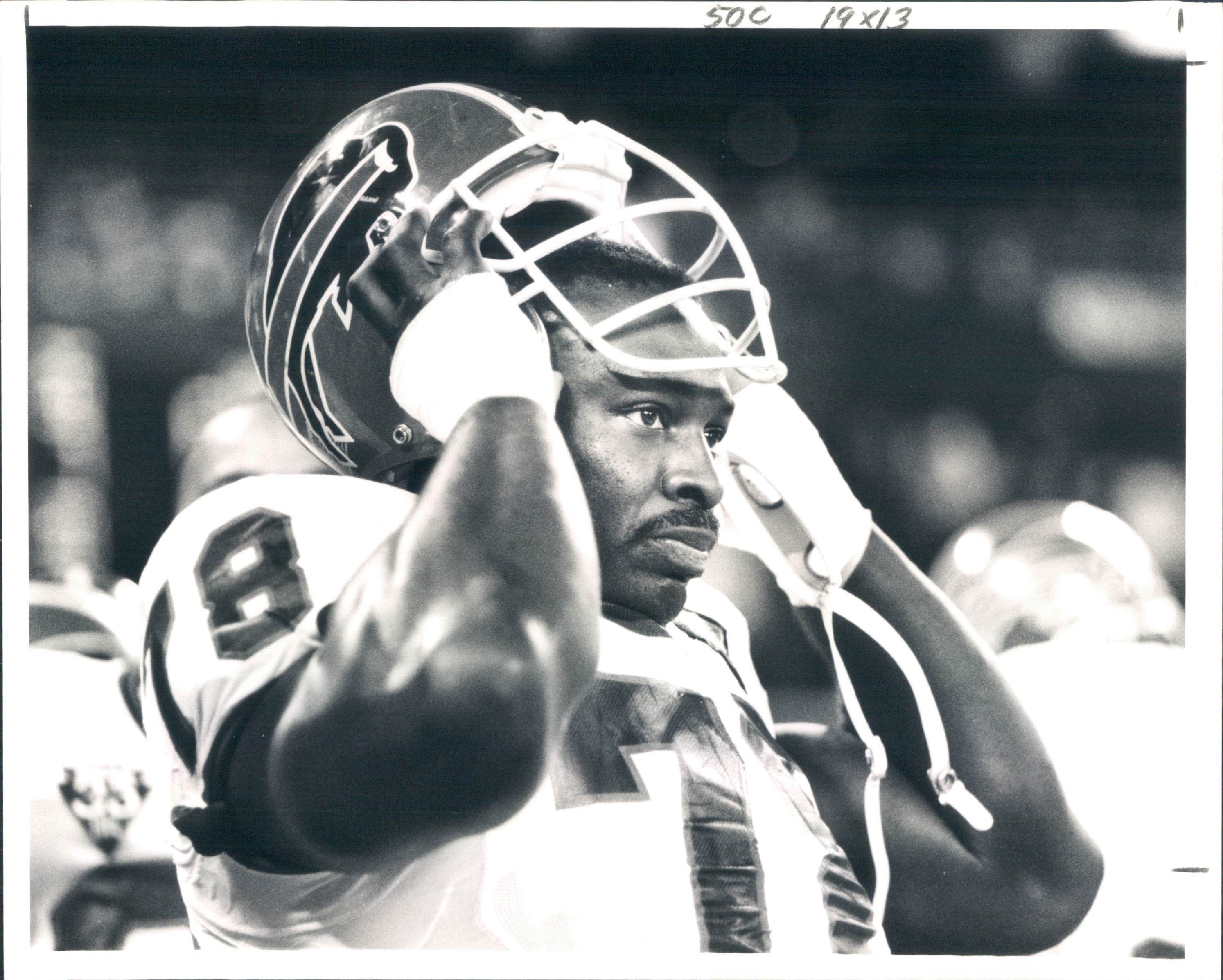 Lot Detail - 1984-94 Bruce Smith Buffalo Bills Virginia Tech TSN  Collection Archives Original Photo (Sporting News Collection  Hologram/MEARS Photo LOA) - Lot of 13