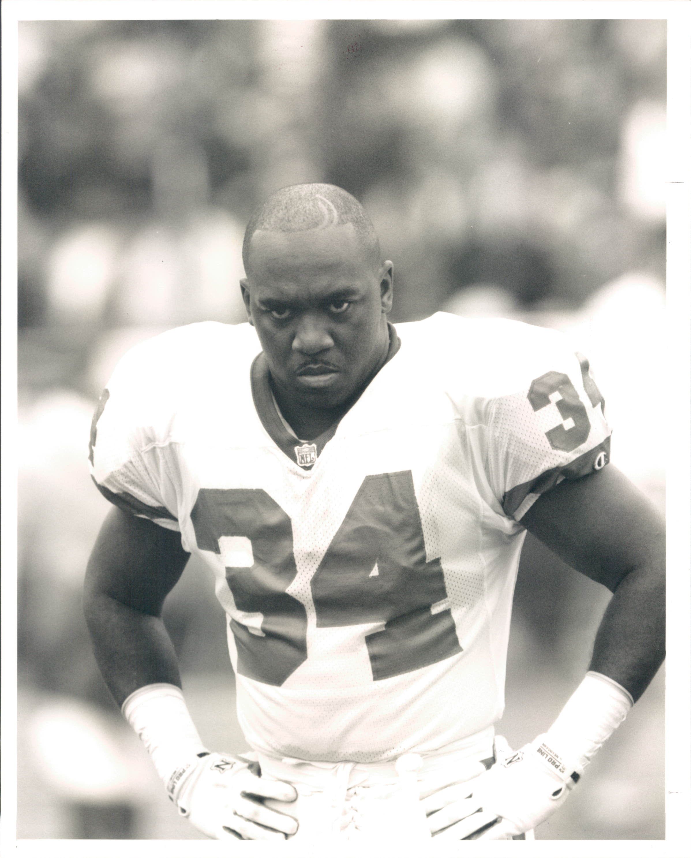 Lot Detail - 1988-93 Thurman Thomas Buffalo Bills 'TSN Collection Archives'  Original Photo (Sporting News Collection Hologram/MEARS Photo LOA) - Lot of  20