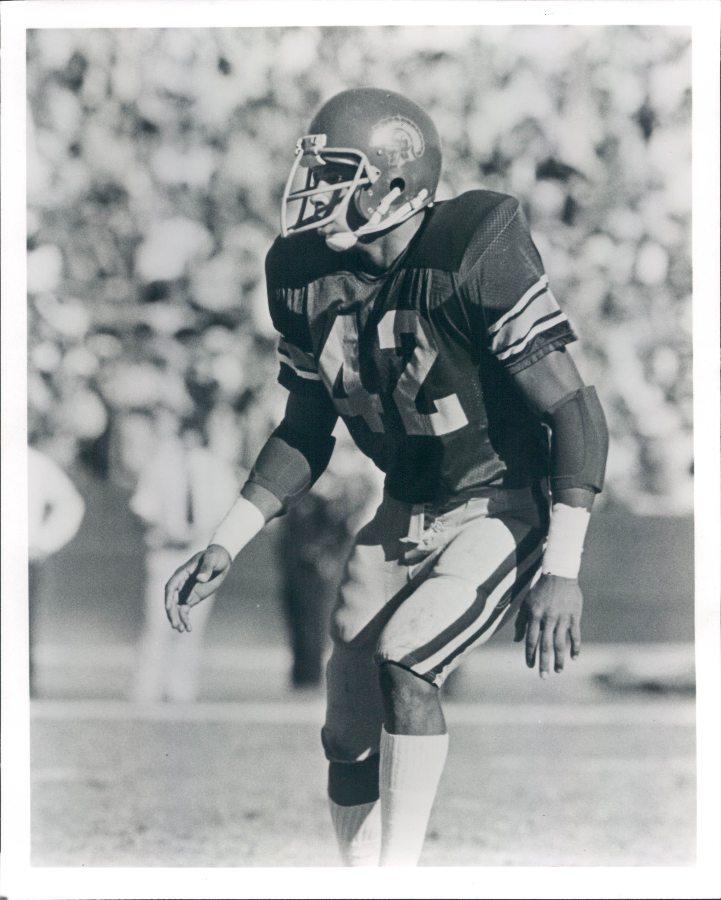 Lot Detail - 1981-94 Ronnie Lott Jets Raiders 49ers USC The Sporting News  Collection Archives Original 8 x 10 Photo (Sporting News Collection  Hologram/MEARS Photo LOA) - Lot of 14