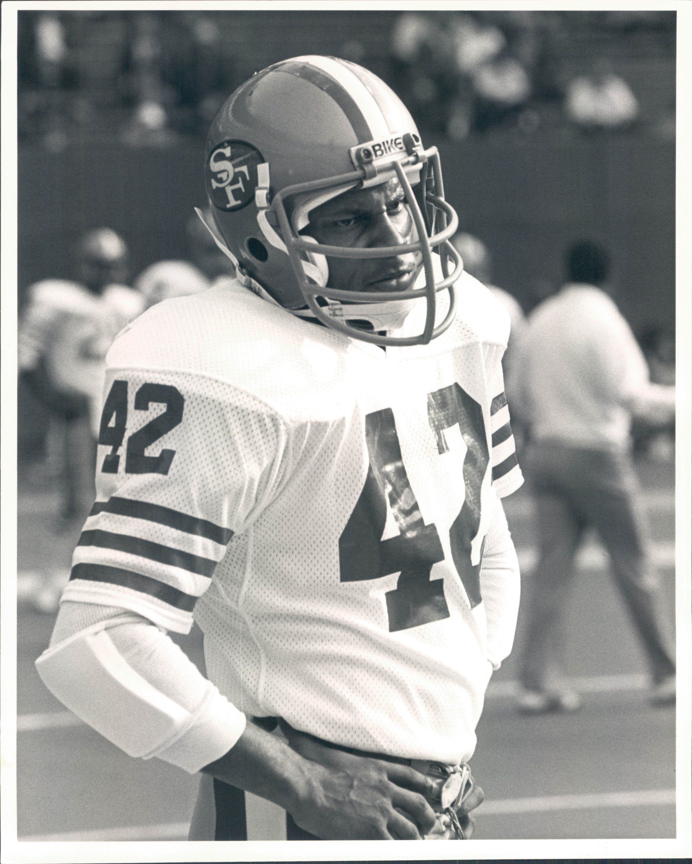 Lot Detail - 1981-94 Ronnie Lott Jets Raiders 49ers USC The Sporting News  Collection Archives Original 8 x 10 Photo (Sporting News Collection  Hologram/MEARS Photo LOA) - Lot of 14