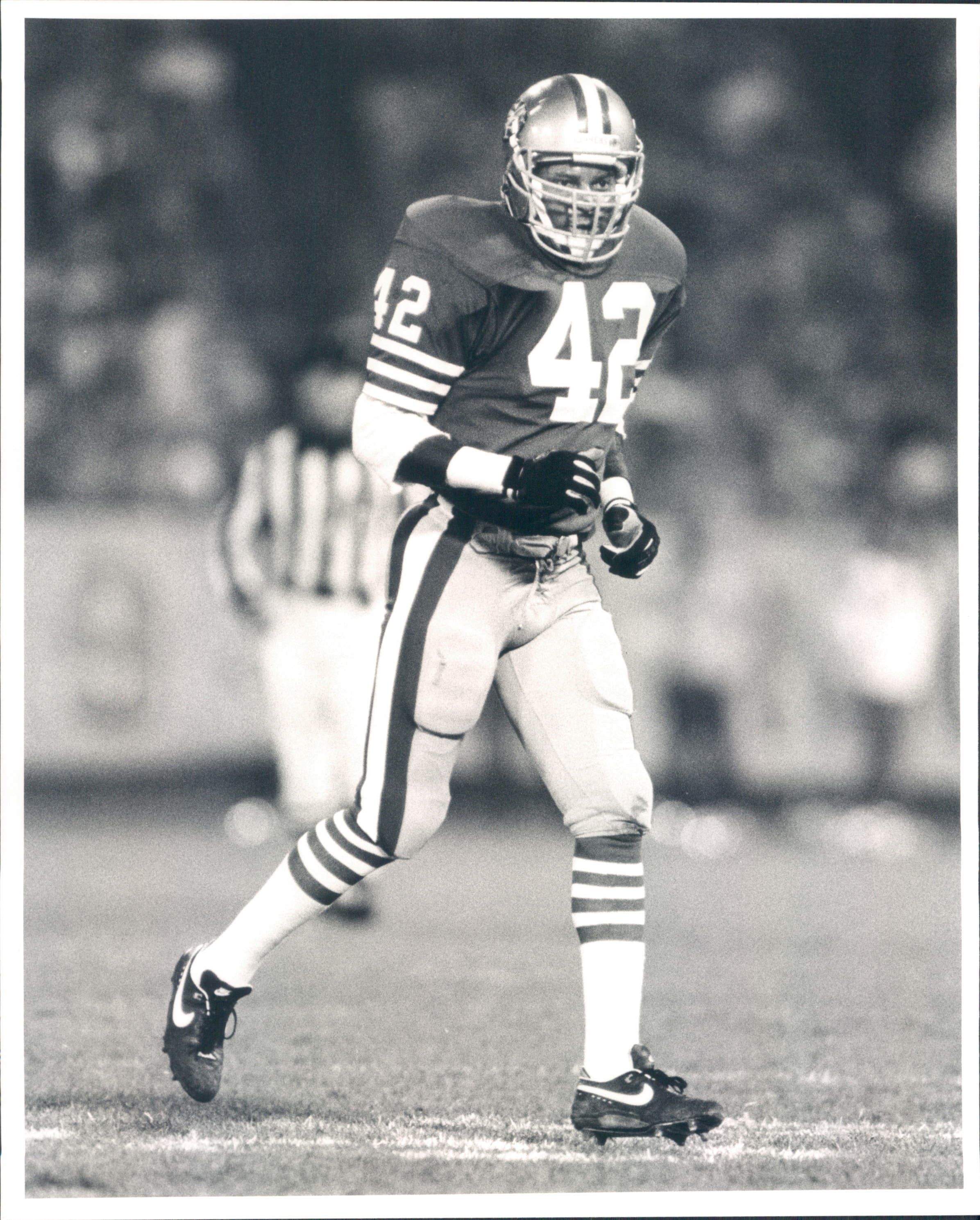 Lot Detail - 1981-94 Ronnie Lott Jets Raiders 49ers USC The Sporting News  Collection Archives Original 8 x 10 Photo (Sporting News Collection  Hologram/MEARS Photo LOA) - Lot of 14