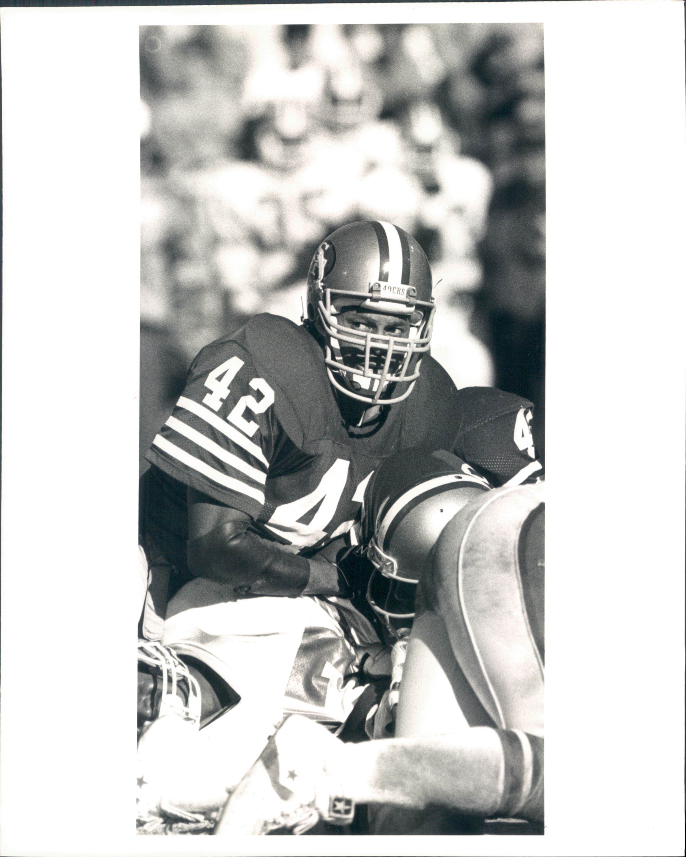 Lot Detail - 1981-94 Ronnie Lott Jets Raiders 49ers USC The Sporting News  Collection Archives Original 8 x 10 Photo (Sporting News Collection  Hologram/MEARS Photo LOA) - Lot of 14