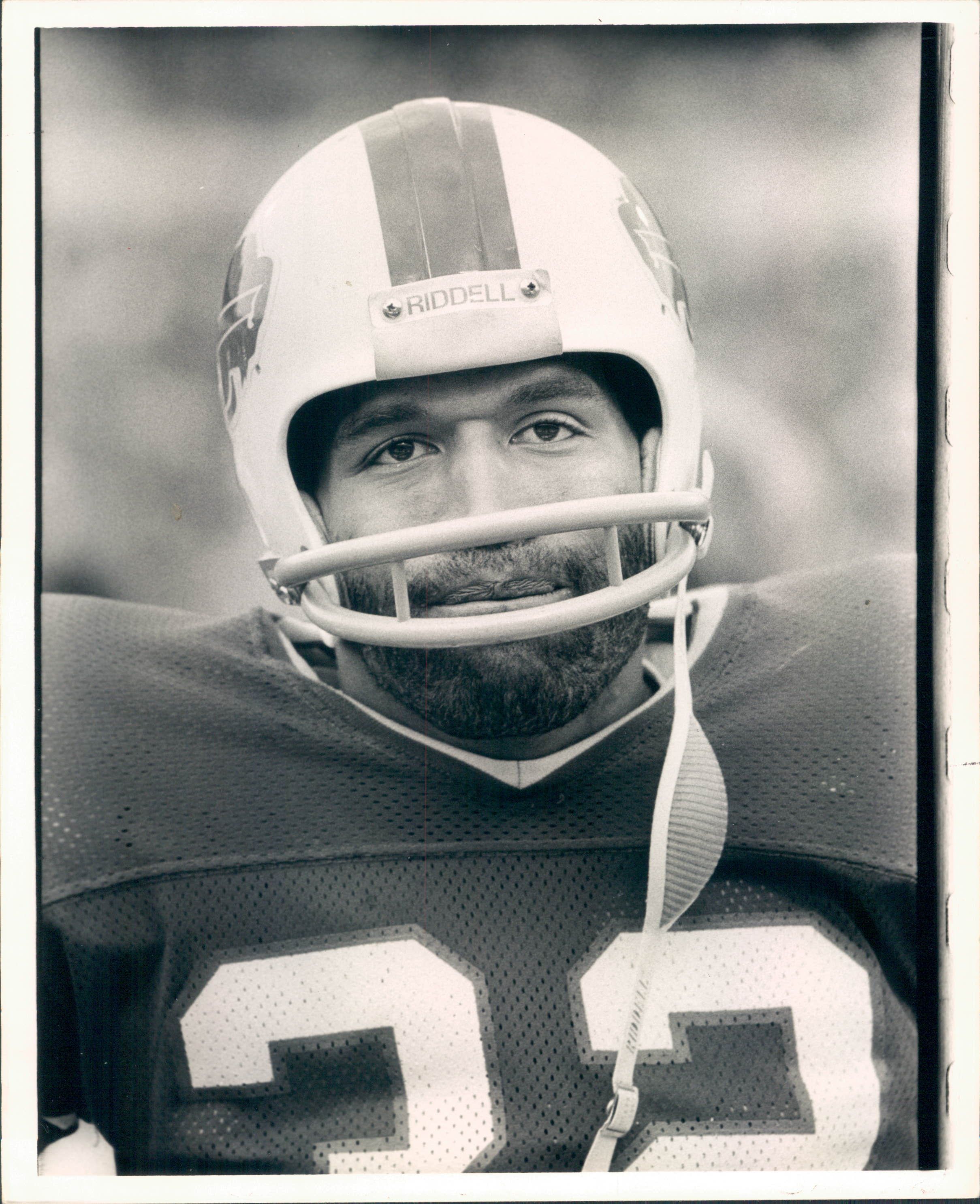 Lot Detail - 1968-91 O.J. Simpson San Francisco 49ers USC and Buffalo Bills  TSN Collection Archives Original Photo (Sporting News Collection  Hologram/MEARS Photo LOA) - Lot of 16