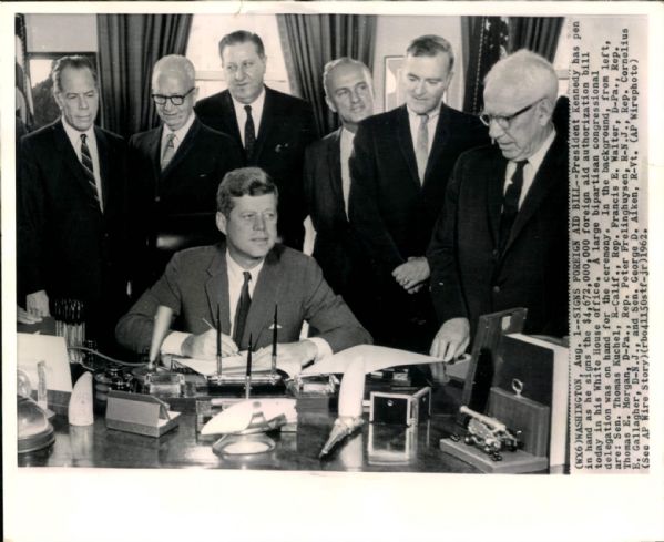 1962 John F Kennedy Original Photo (MEARS Photo LOA)
