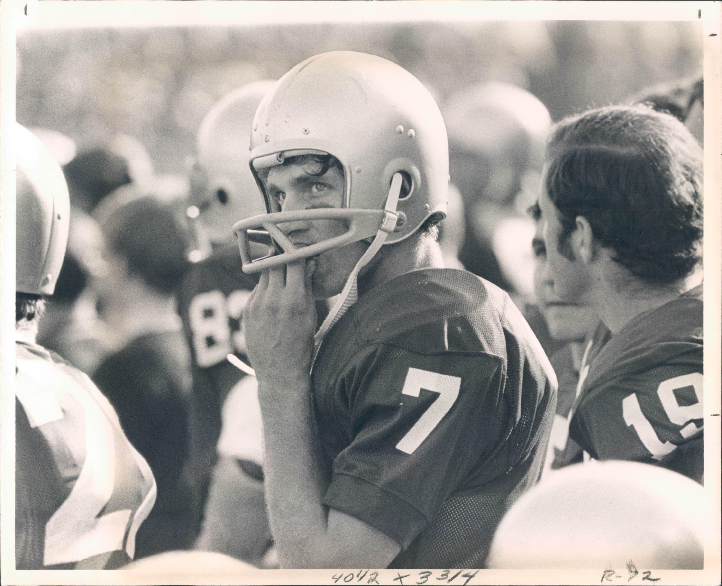 Lot Detail - 1970-94 Washington Redskins Joe Theismann John Riggins Art  Monk TSN Collection Archives Original Photos (Sporting News Collection  Hologram/MEARS Photo LOA) - Lot of 52