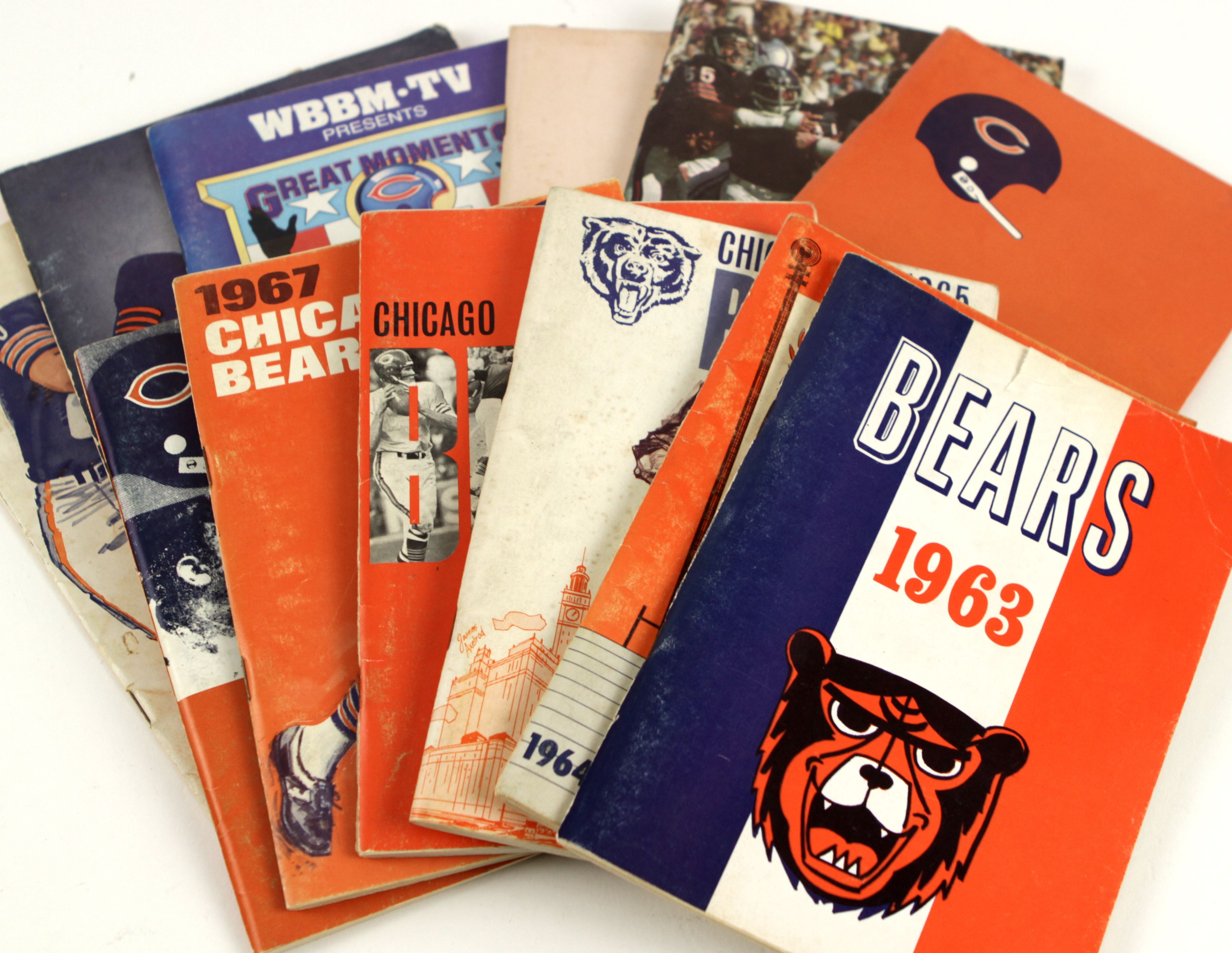 Lot Detail - 1960-76 Chicago Bears Media Guide - Lot Of 12