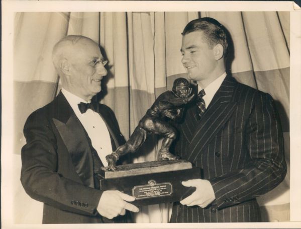 1939 Nile Clark Kinnick Jr. Awarded Heisman Trophy “St. Petersburg Times” Original 6 x 8 News Photo (“St. Petersburg” Hologram/MEARS LOA)