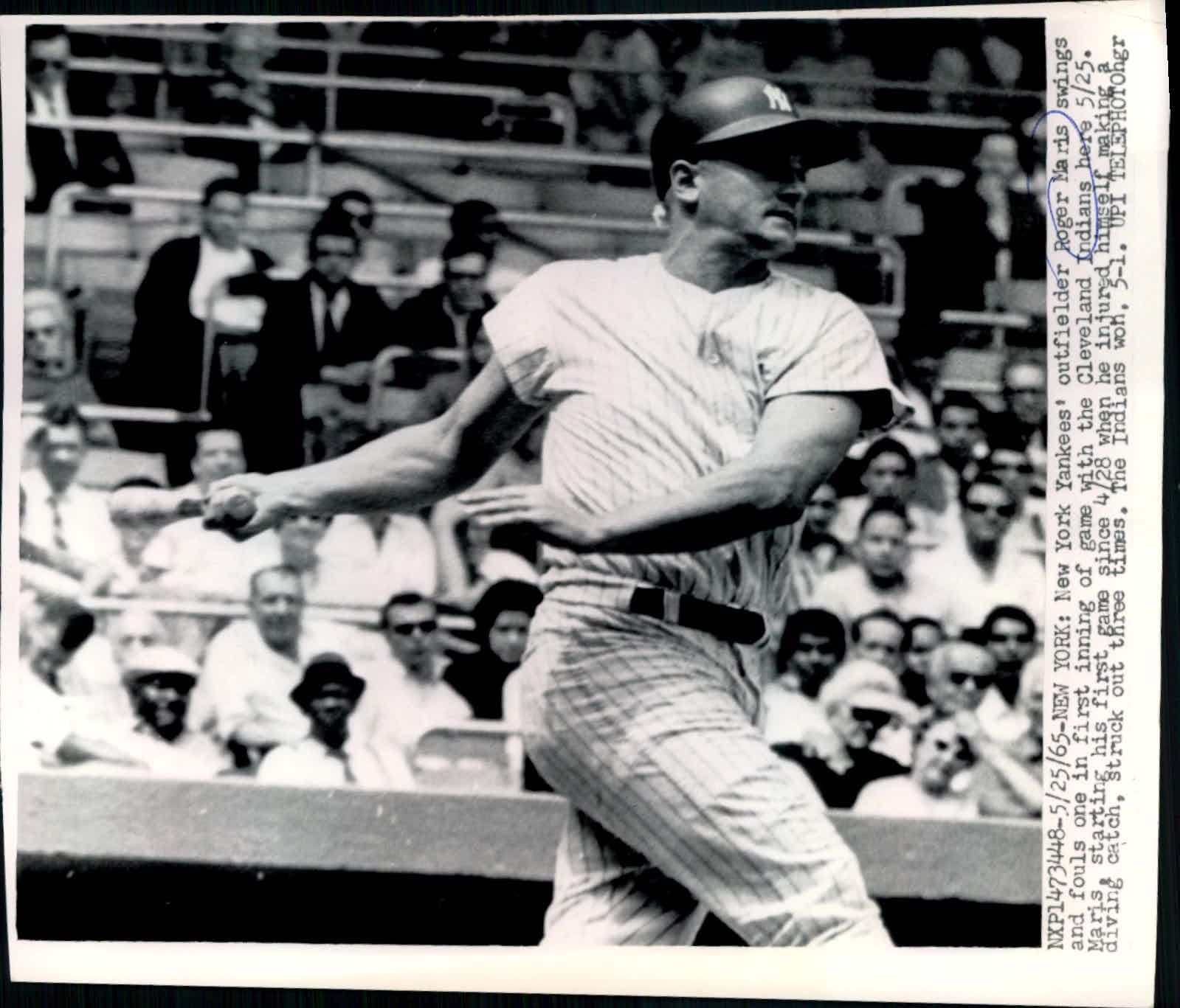 Roger Maris 8X10 New York Yankees (Swinging Bat)