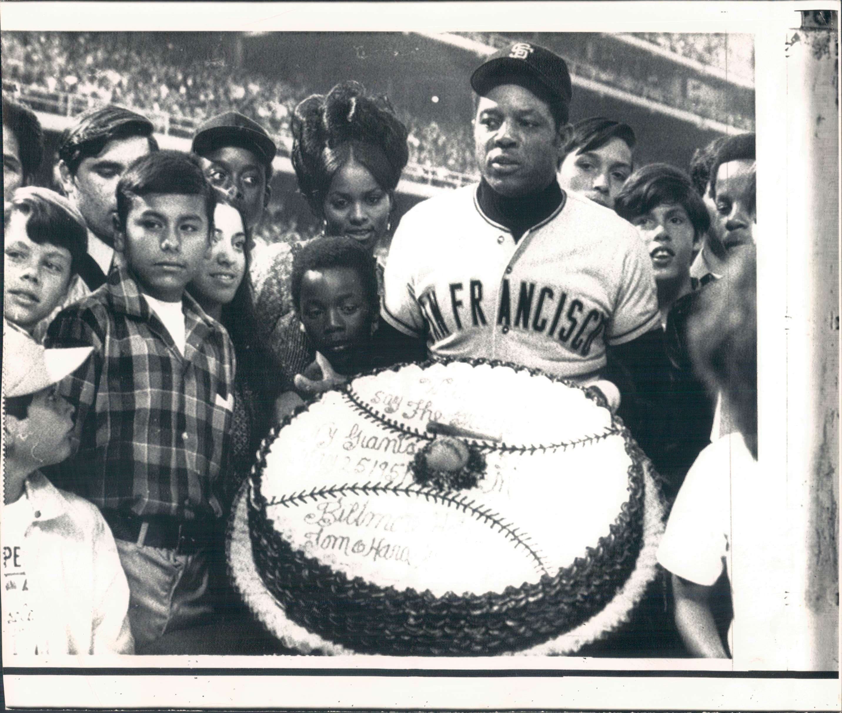 Lot Detail - 1969-71 Willie Mays Birthdays San Francisco Giants 