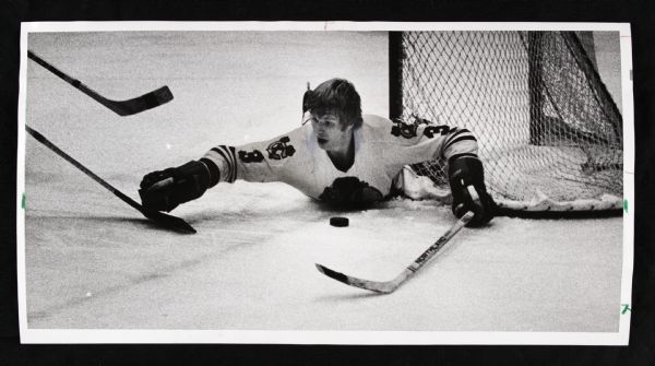 1975 Keith Magnuson Chicago Blackhawks Original 14" x 7 1/2" Oversized Chicago Sun-Times  Photo 