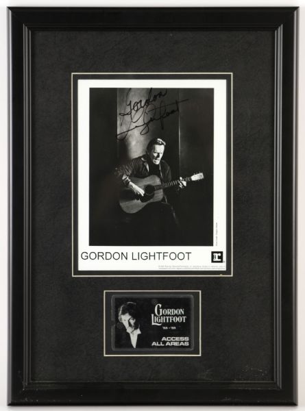 1988-1998 Gordon Lightfoot Signed 14" x 19" Framed Photo (JSA)