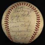 1962 Milwaukee Braves Team Signed ONL Giles Baseball w/ 28 Signatures Including Hank Aaron, Eddie Mathews, Warren Spahn & More (JSA)