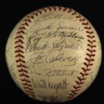 1962 Milwaukee Braves Team Signed ONL Giles Baseball w/ 28 Signatures Including Hank Aaron, Eddie Mathews, Warren Spahn & More (JSA)