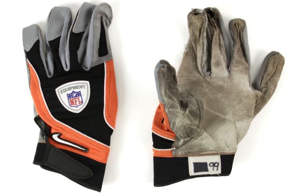 2009 Tank Johnson Cincinnati Bengals Game Worn Lineman Gloves (MEARS LOA/Team LOA)