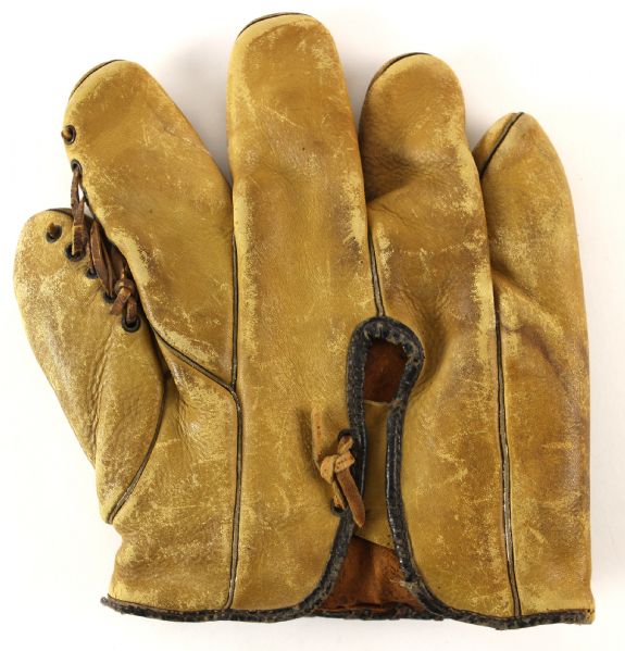 1930s Gabby Hartnett Chicago Cubs Player Endorsed Banner Store Model Glove 