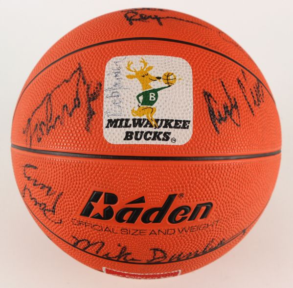 1988-89 Milwaukee Bucks Team Signed Basketball w/ 15 Signatures Including Sidney Moncrief, Terry Cummings & More (JSA)