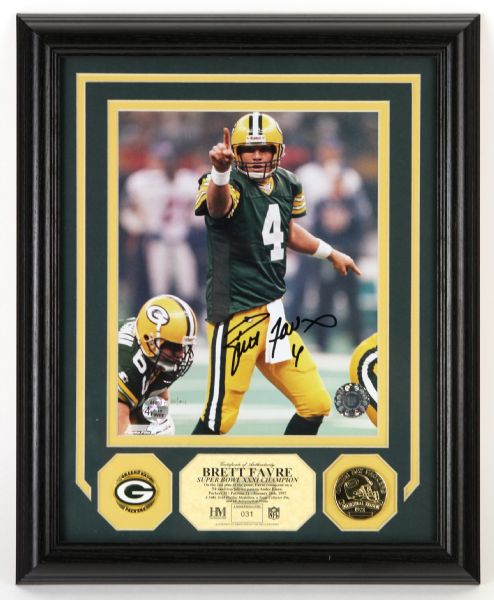 Lot Detail - 1997 Brett Favre Green Bay Packers Super Bowl XXXI Champions  Signed 13 x 16 Display 31/104 (Favre COA)