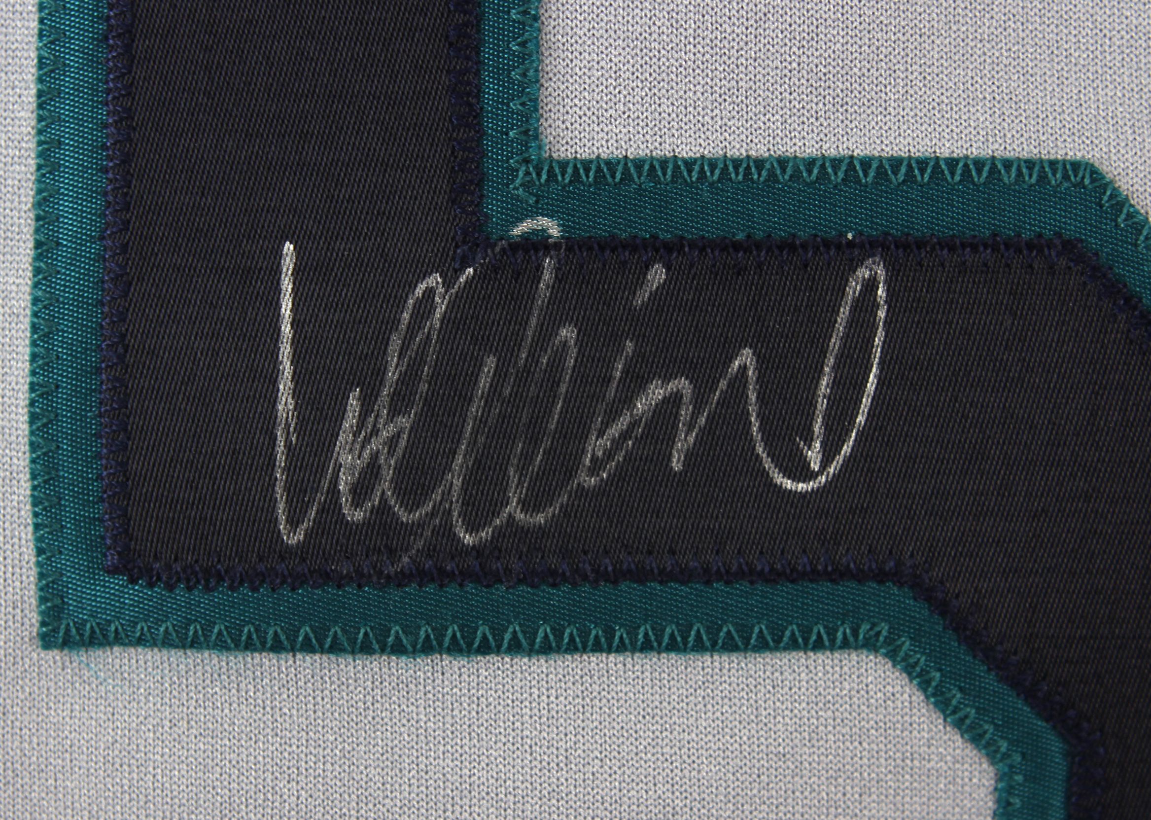 2001 Ichiro Suzuki Signed Game Used Seattle Mariners Jersey MEARS A10 —  Showpieces Sports