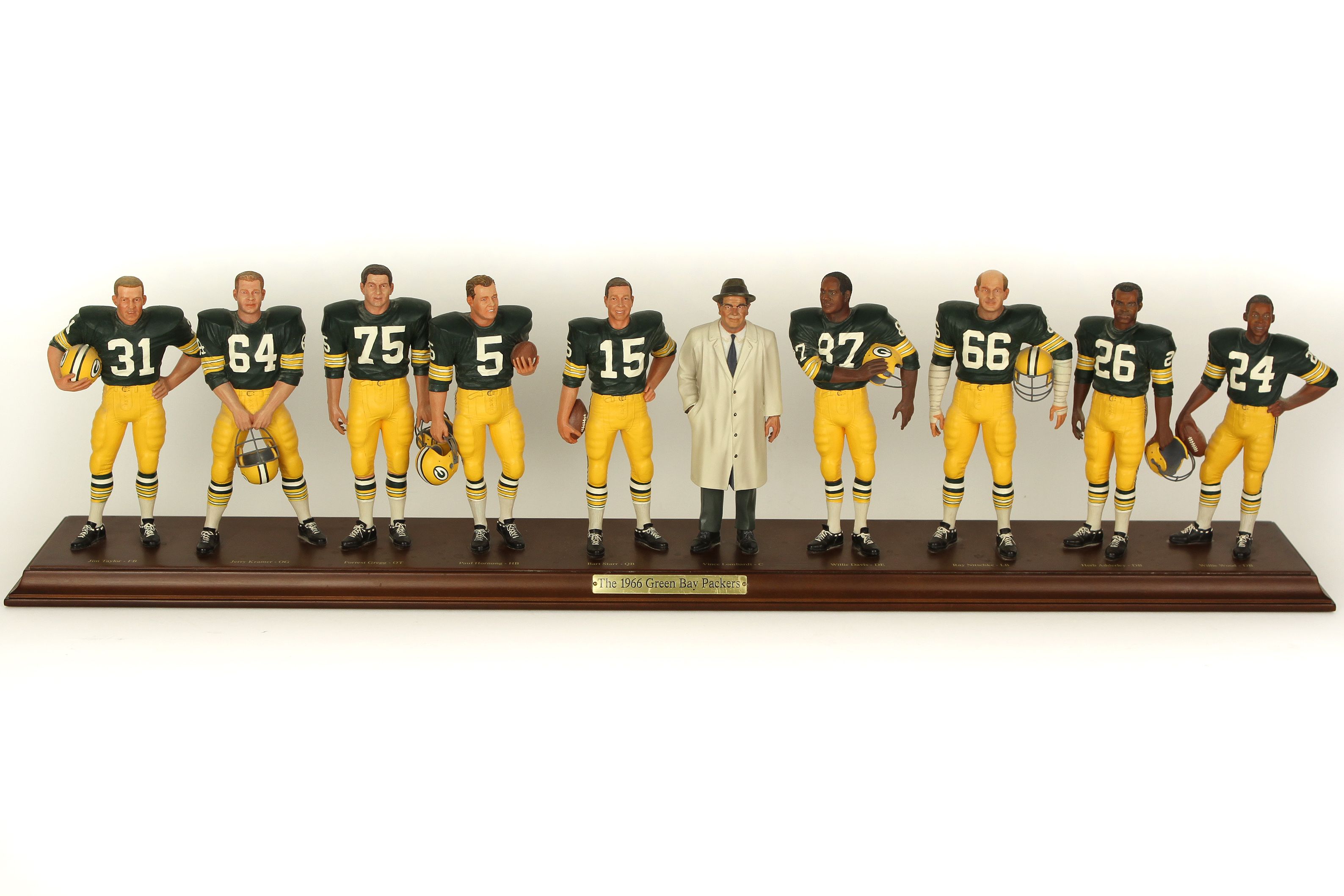 Danbury Mint 1966 Green Bay Packers Super Champion Team Figurine