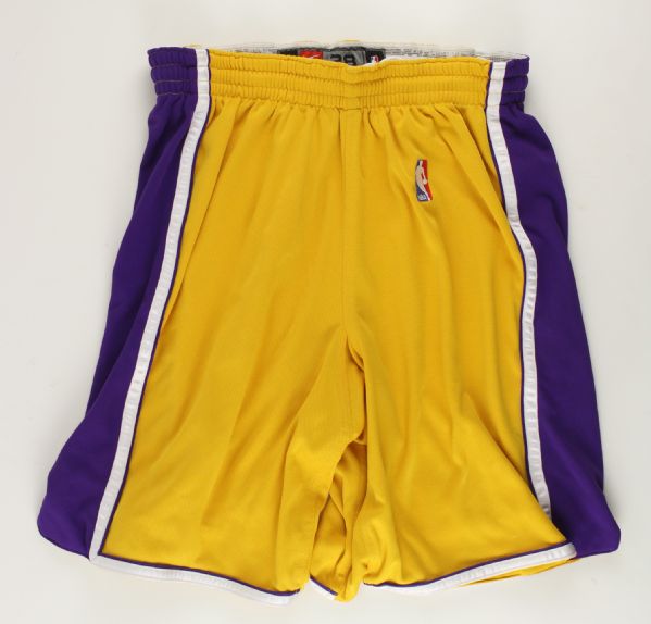 Lot Detail - 2001-02 Kobe Bryant Los Angeles Lakers Game-Used