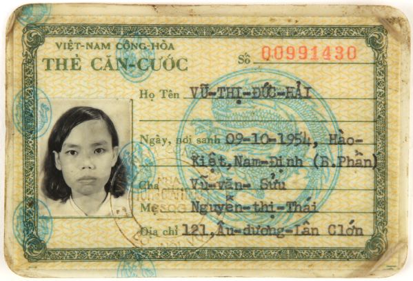 1964-1975 Vietnam War South Vietnamese citizenship ID Card Complete w / picture of woman