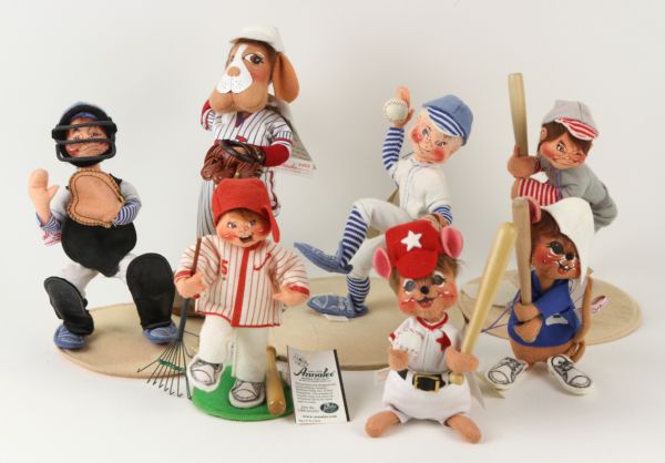 1992-2006 Annalee Mobilitee Dolls: Pitcher, batter, umpire (Lot of 7)