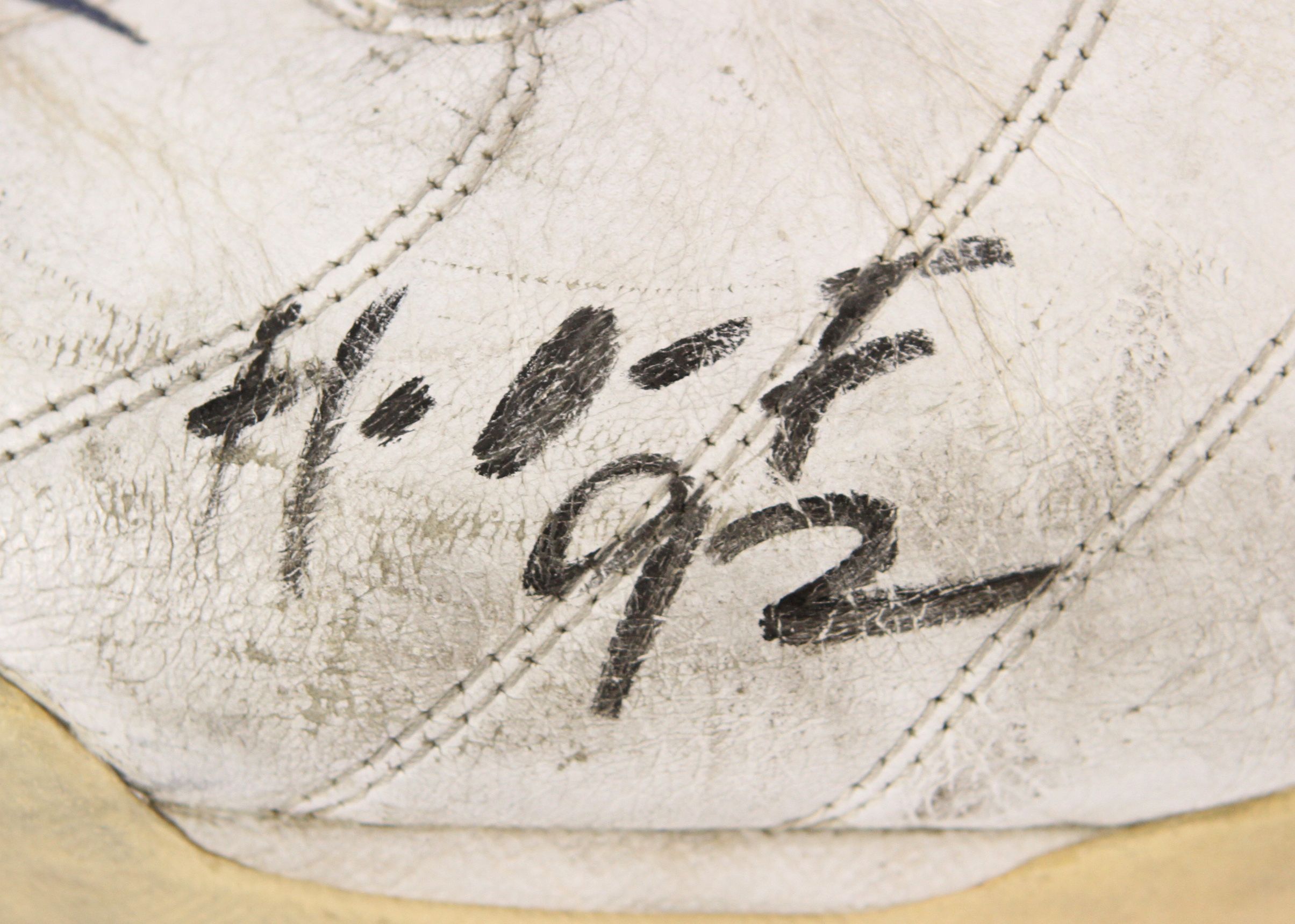 Johnny-Sells.com: Bob Lanier Wears Size 22 Shoes!