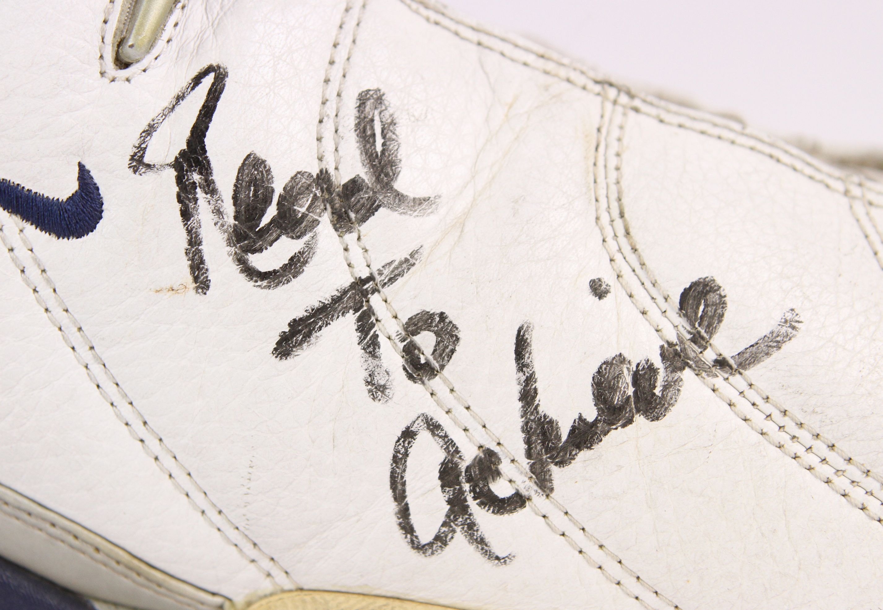 Johnny-Sells.com: Bob Lanier Wears Size 22 Shoes!