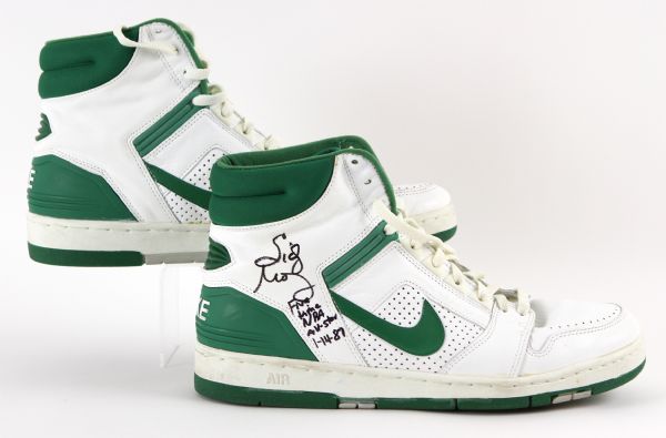 1987 Sidney Moncrief Milwaukee Bucks Signed Game Worn Nike Sneakers (MEARS LOA/JSA)