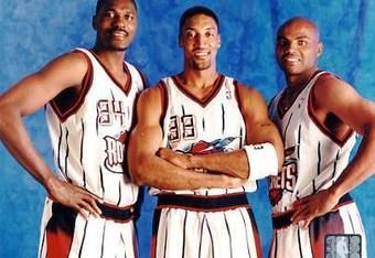 1998-99 Scottie Pippen Houston  Rockets Signed Photo Shoot Home Jersey (MEARS LOA)