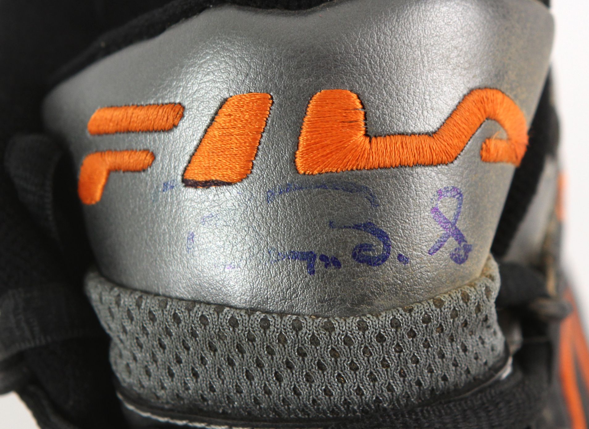 BARRY BONDS SAN FRANCISCO GIANTS SIGNED GAME ISSUE FILA TURF SHOE CLEAT  BECKETT