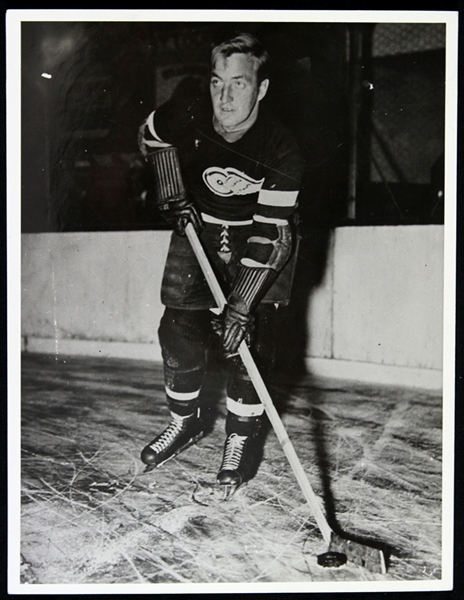 1937 Hec Kilrea Detroit Red Wings 6.5" x 8.5" Original Photo