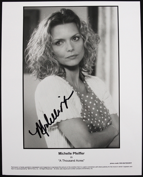 Michelle Pfeiffer 8"x 10" Signed Photo (JSA)