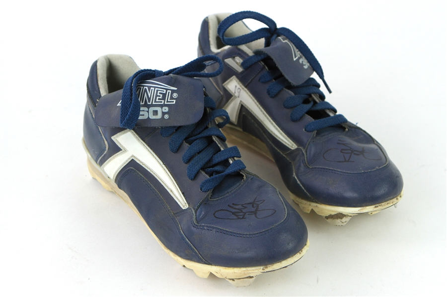 1991-34 Robin Yount Prototype Milwaukee Brewers Signed Tanel 360 Game Worn Cleats (MEARS LOA/JSA)
