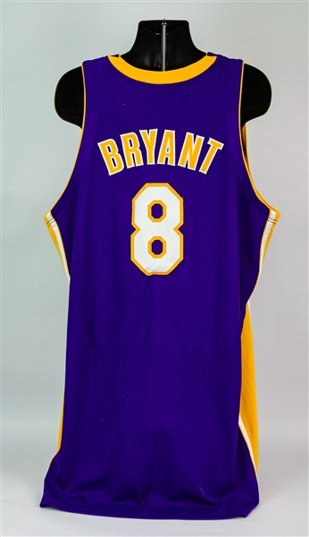 2005-06 Kobe Bryant Los Angeles Lakers Road Jersey (MEARS A5)